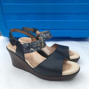 Black women's wedge sandals, size: 6M